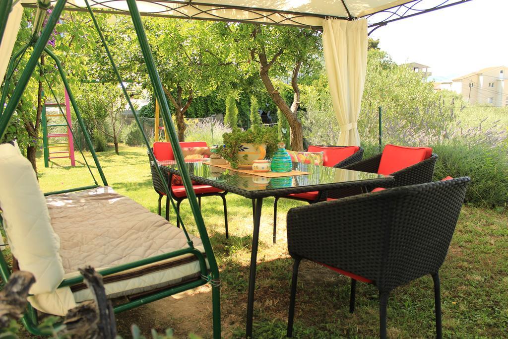 Apartments Petrada Omiš Екстериор снимка