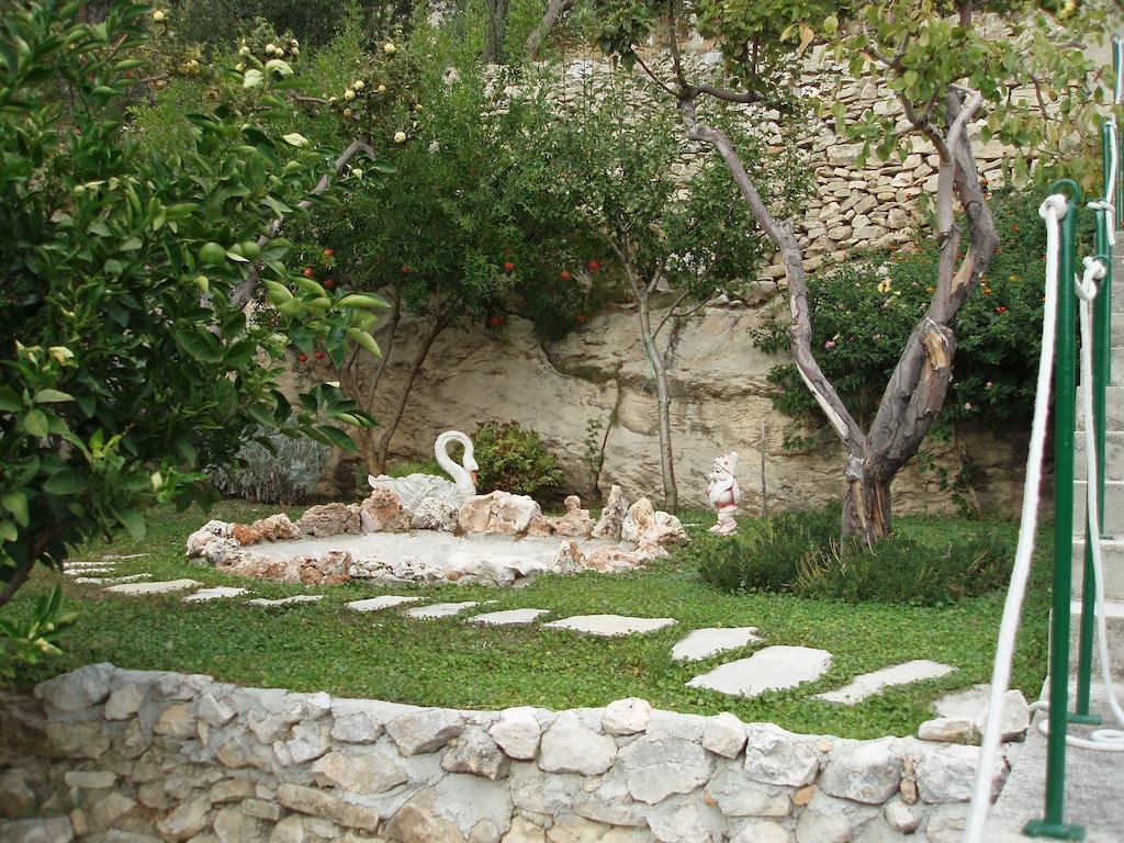 Apartments Petrada Omiš Екстериор снимка