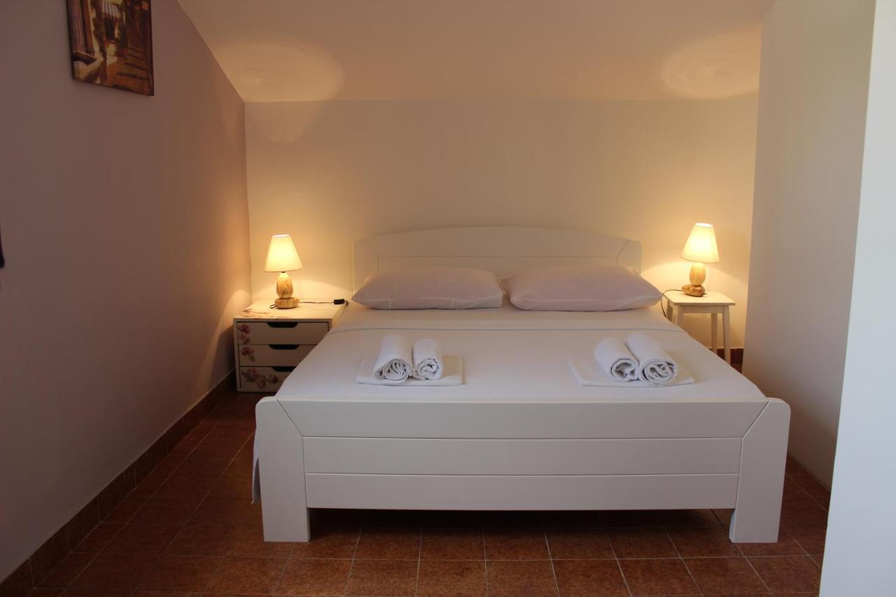 Apartments Petrada Omiš Стая снимка